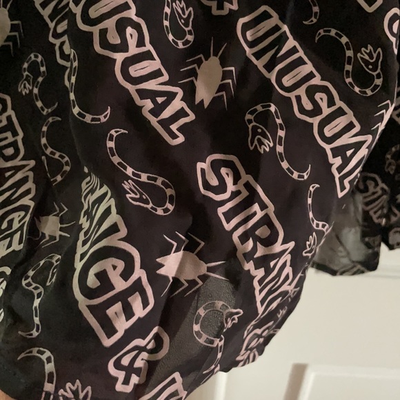 Have here a Unique Vintage BEETLEJUICE Strange & Unusual Black & White Skirt New - Picture 5 of 5